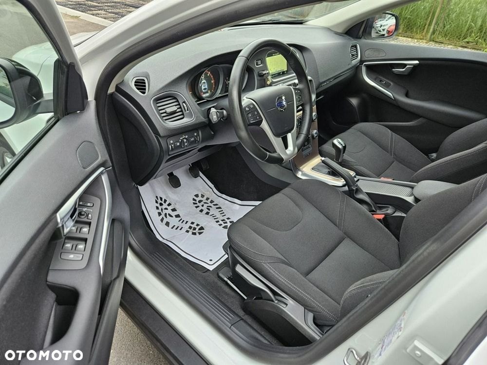 Volvo V40 D2 Drive-E Momentum - 9