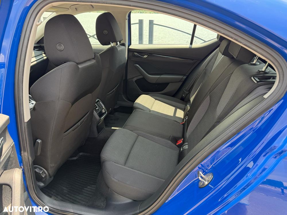 Skoda Octavia 2.0 TDI DSG Ambition - 10