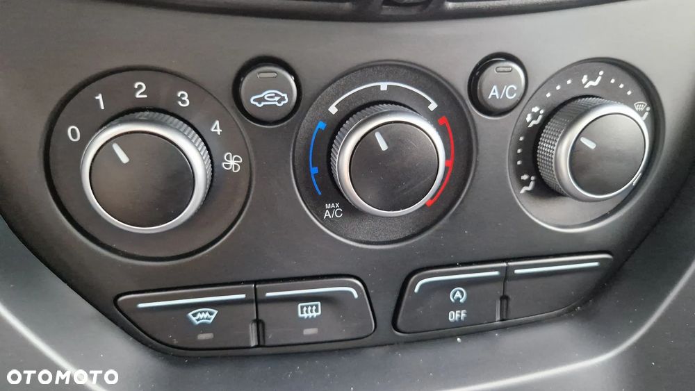 Ford Kuga 1.6 EcoBoost 2x4 Titanium - 20