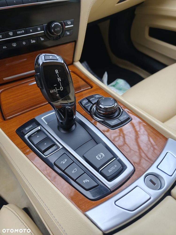 BMW Seria 7 750Li xDrive - 11