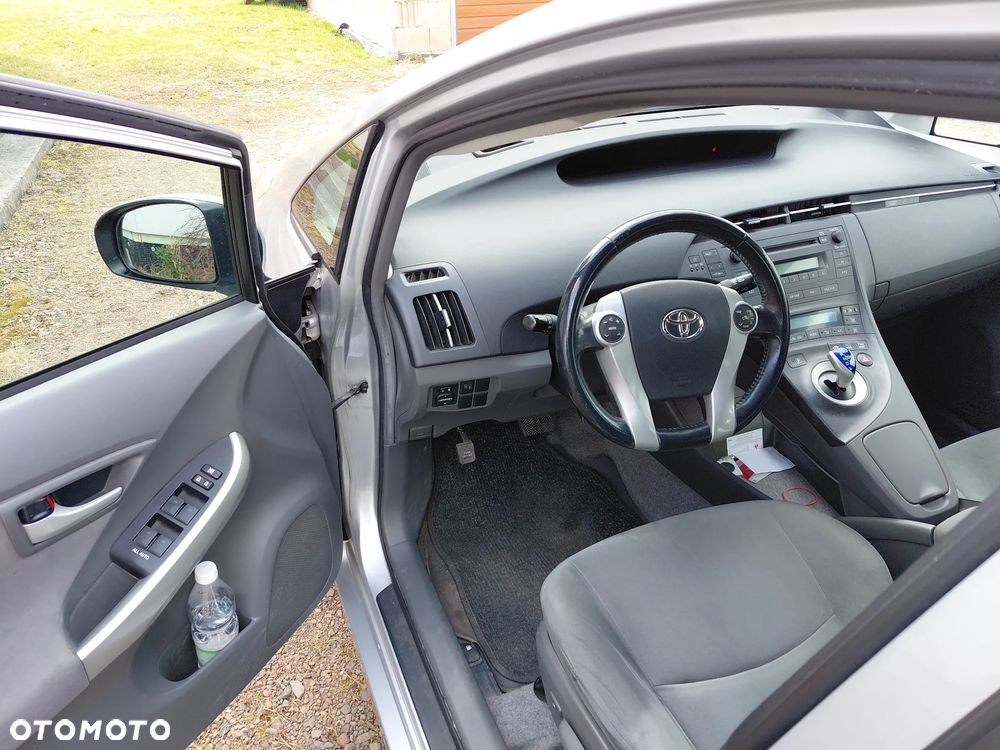 Toyota Prius 1.8 HSD Prestige - 37