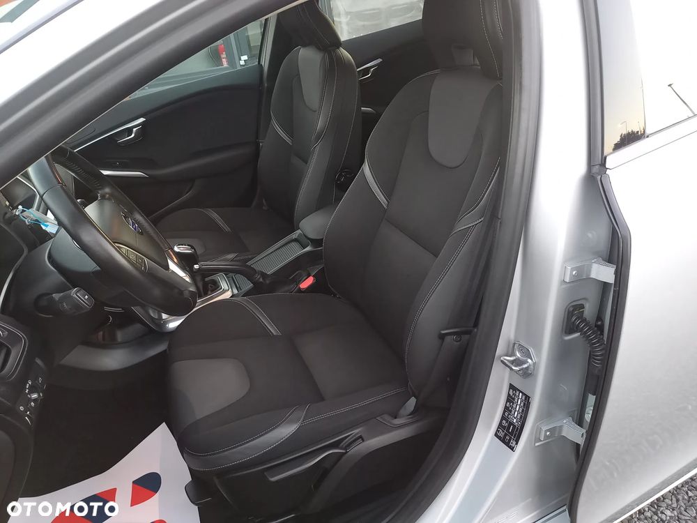 Volvo V40 D3 Momentum - 22
