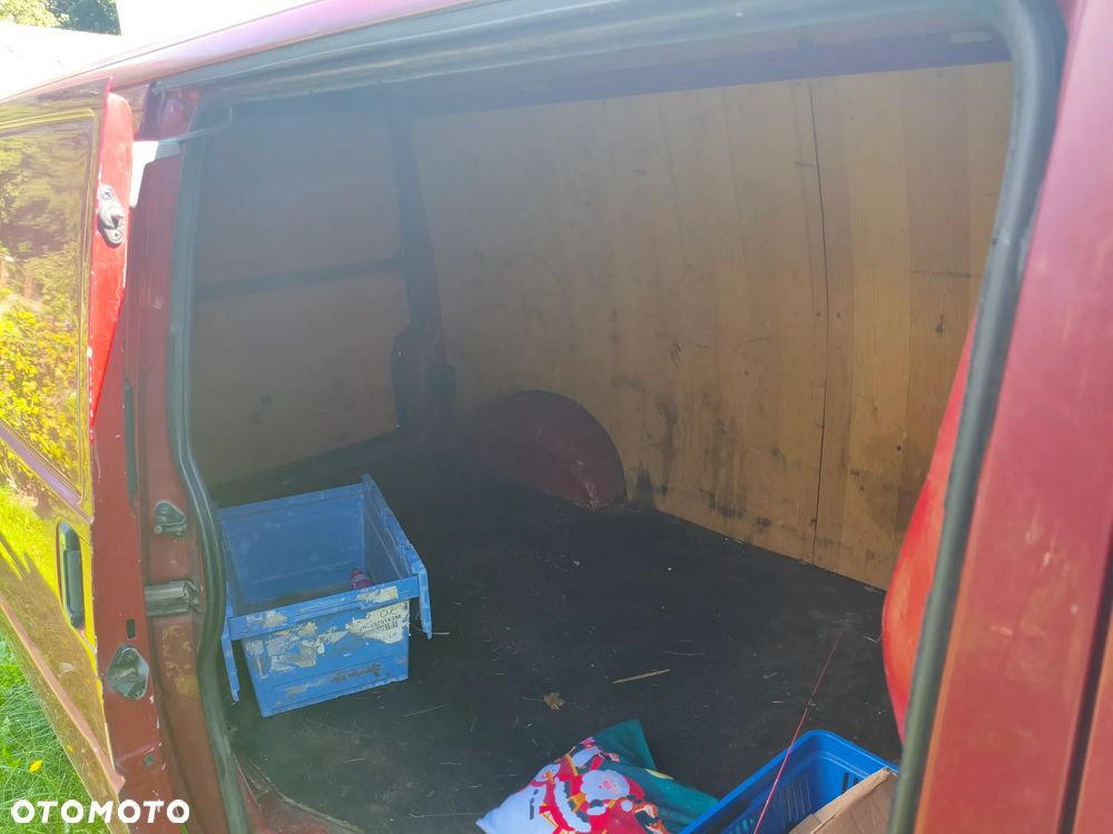 Volkswagen Transporter - 4