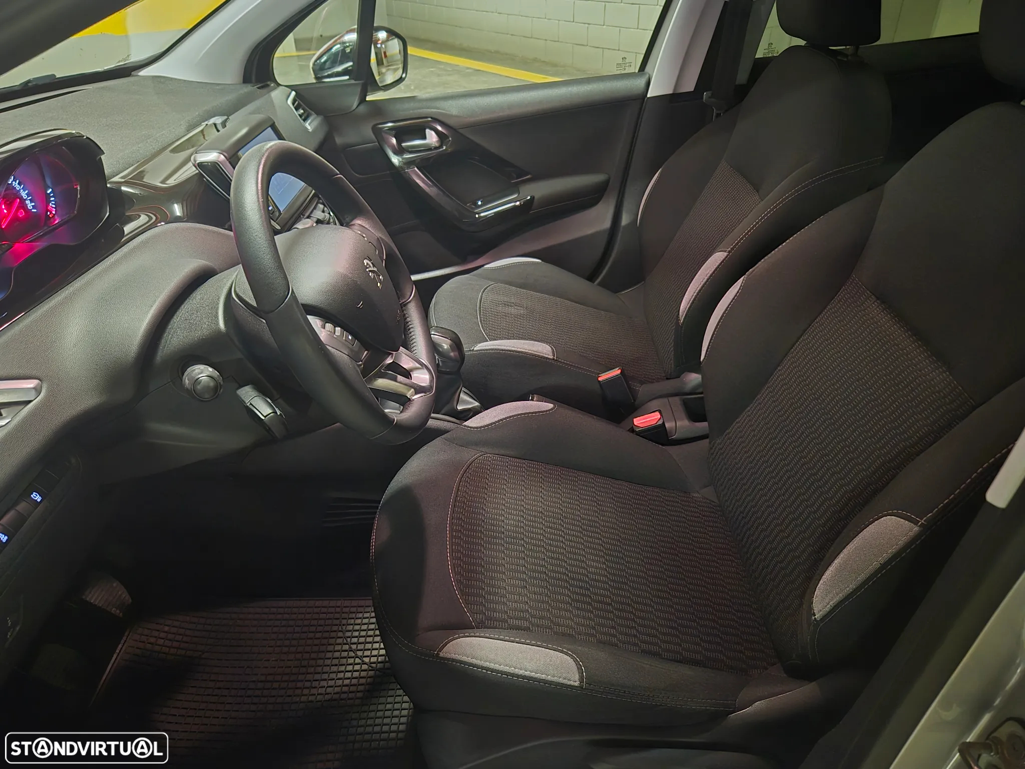 Peugeot 208 1.4 HDi SE Style - 22