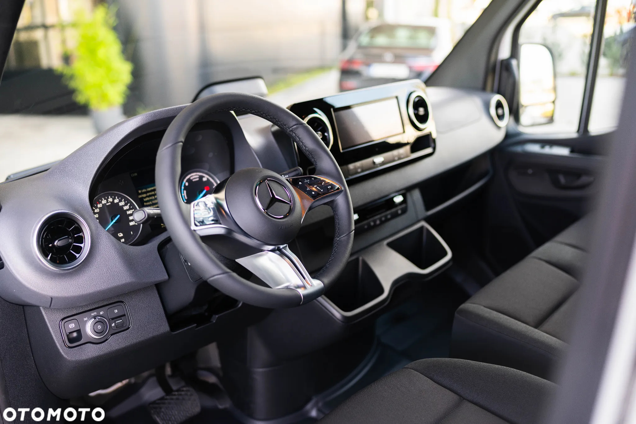Mercedes-Benz eSprinter - 14