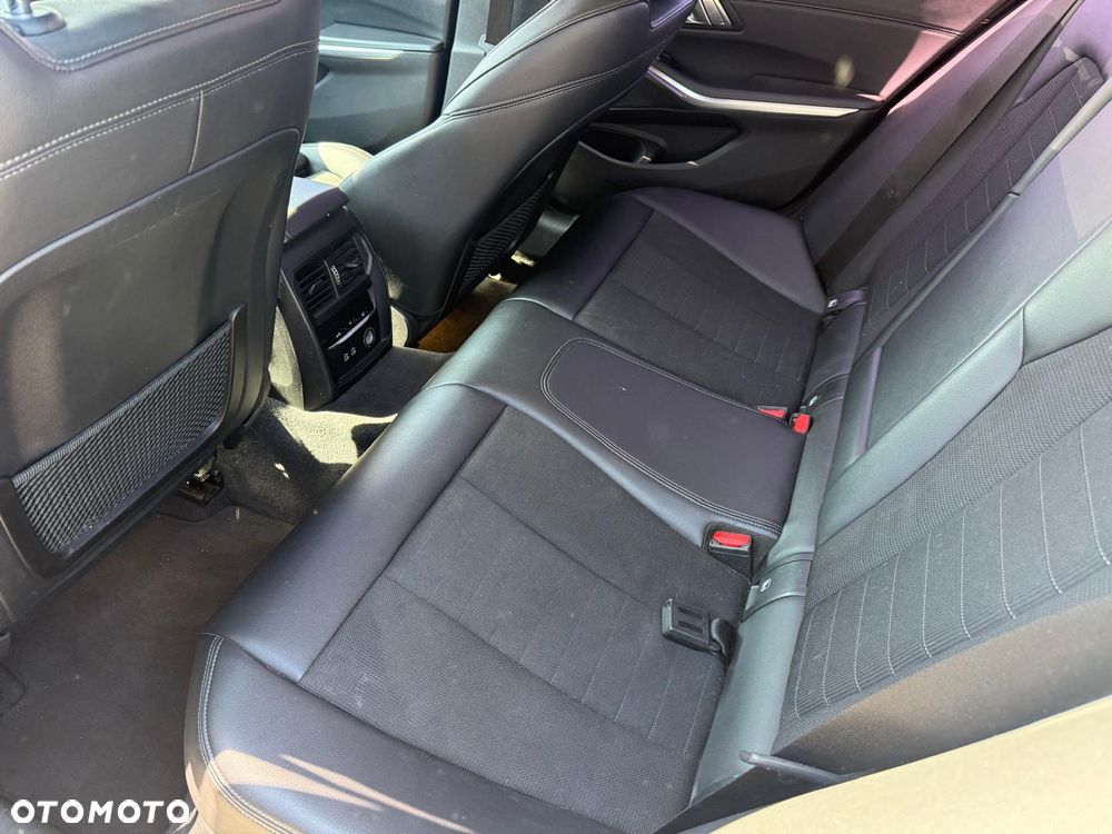 BMW Seria 3 318d - 16