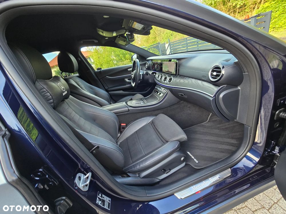 Mercedes-Benz Klasa E 300 de AMG - 12