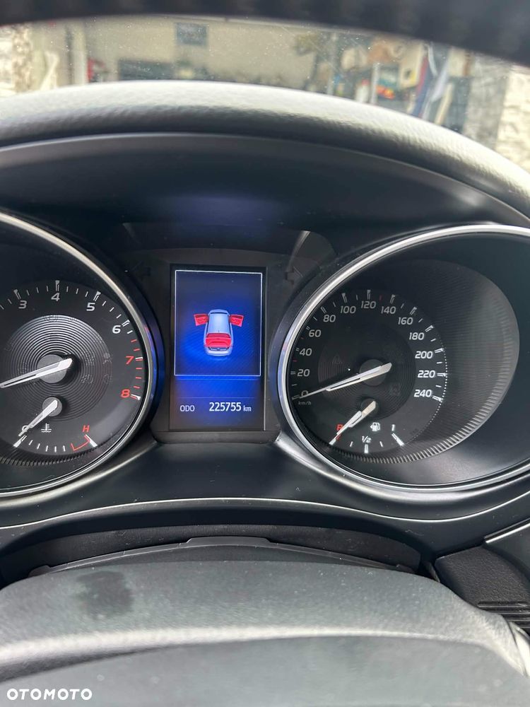 Toyota Avensis 2.0 Premium MS - 26