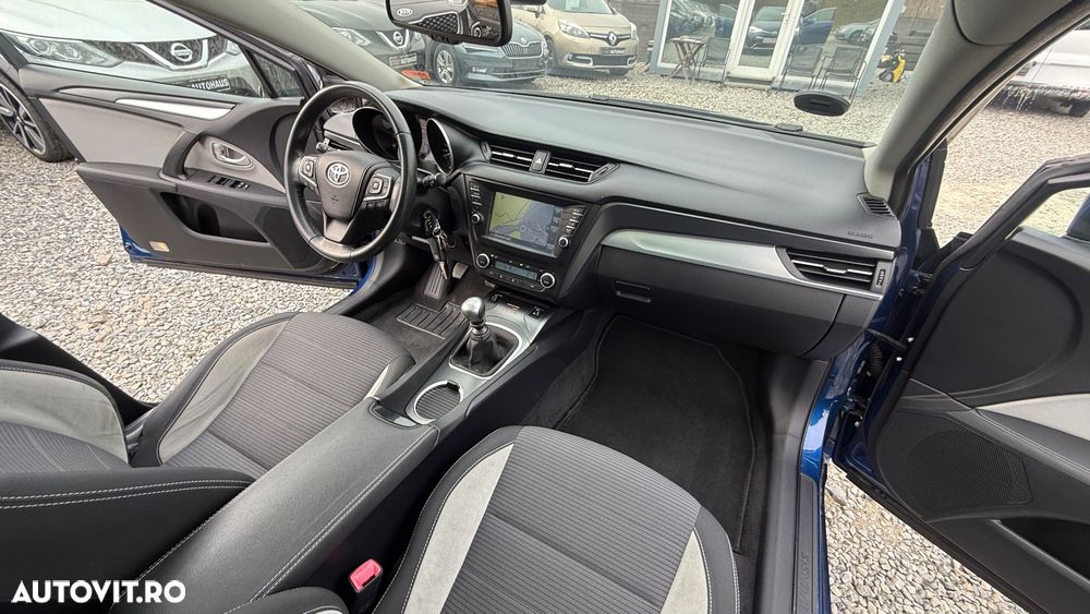 Toyota Avensis 2.0 D-4D Executive - 8