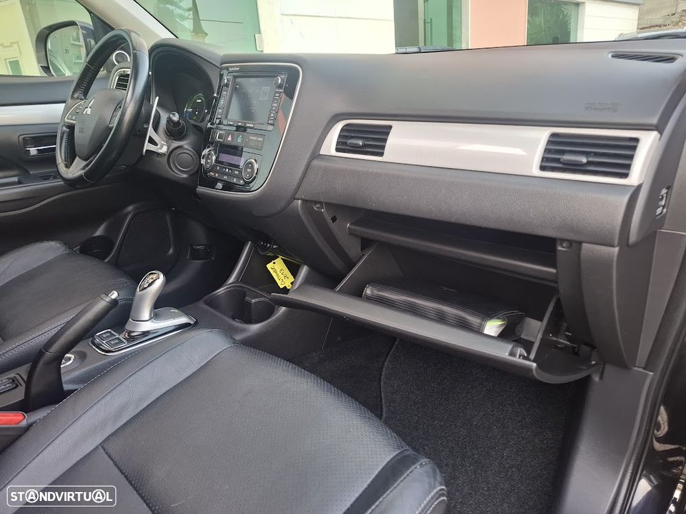 Mitsubishi Outlander - 43