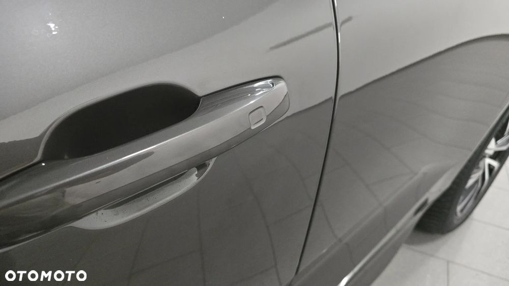 Volvo XC 60 B4 D AWD Plus Dark - 13
