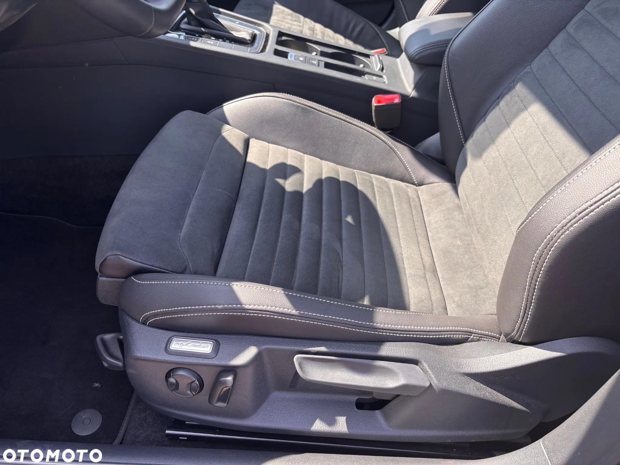 Volkswagen Passat 2.0 TSI Elegance DSG - 29