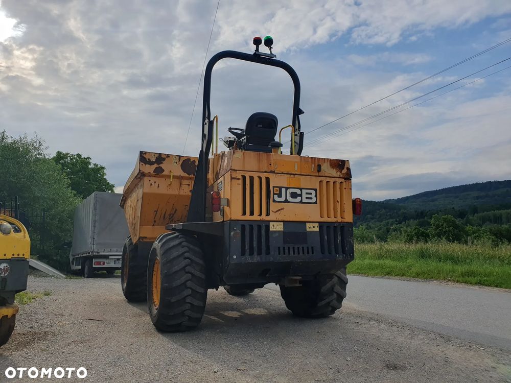 JCB - 8