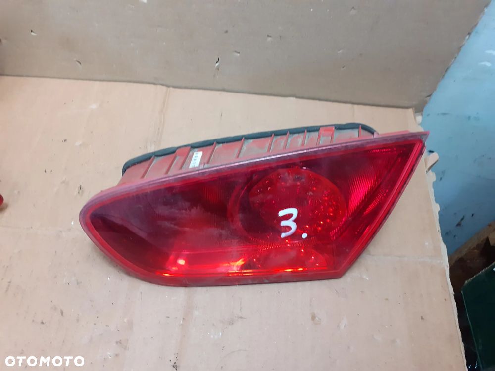 SEAT LEON 2 II LIFT 09-12r LAMPA KLAPY PRAWA TYŁ - 1