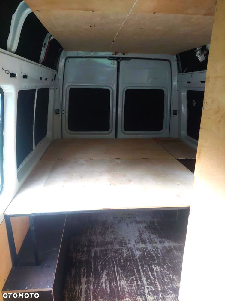 Mercedes-Benz Sprinter - 11