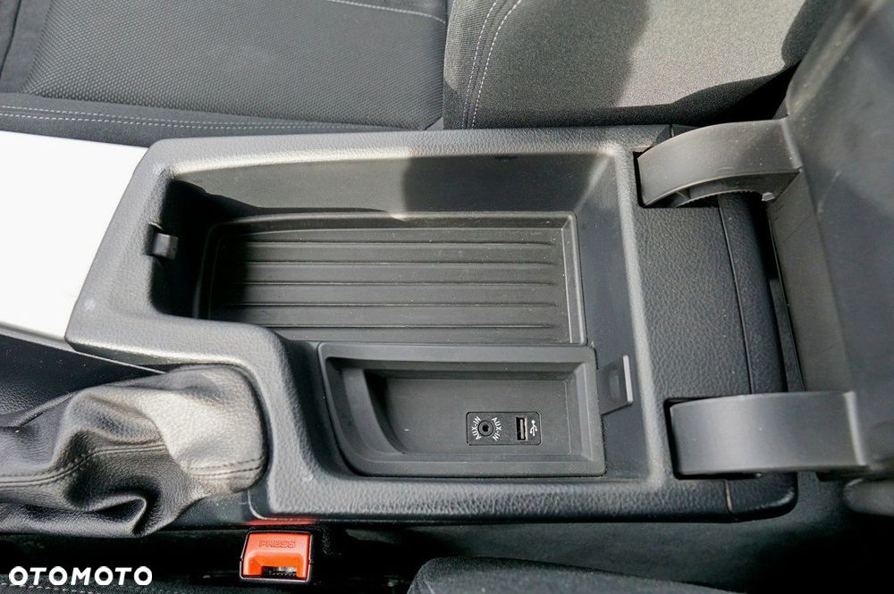 BMW Seria 3 318i Sport Line - 24