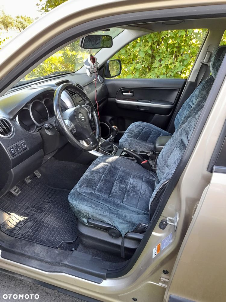 Suzuki Grand Vitara 2.0 - 8
