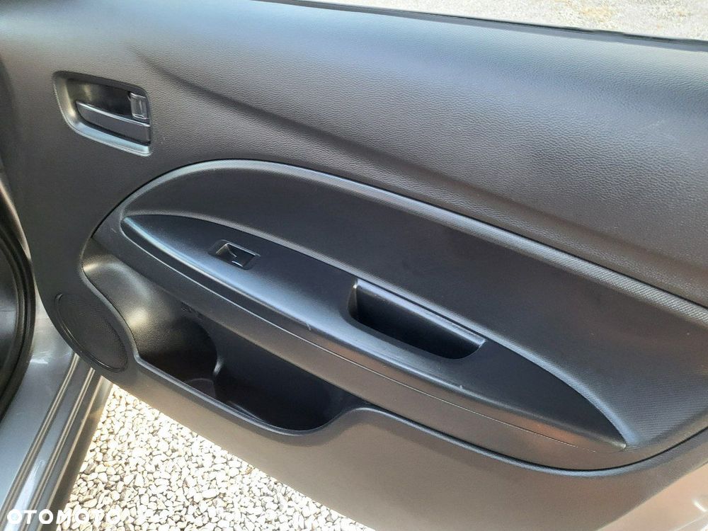 Mitsubishi Space Star - 37