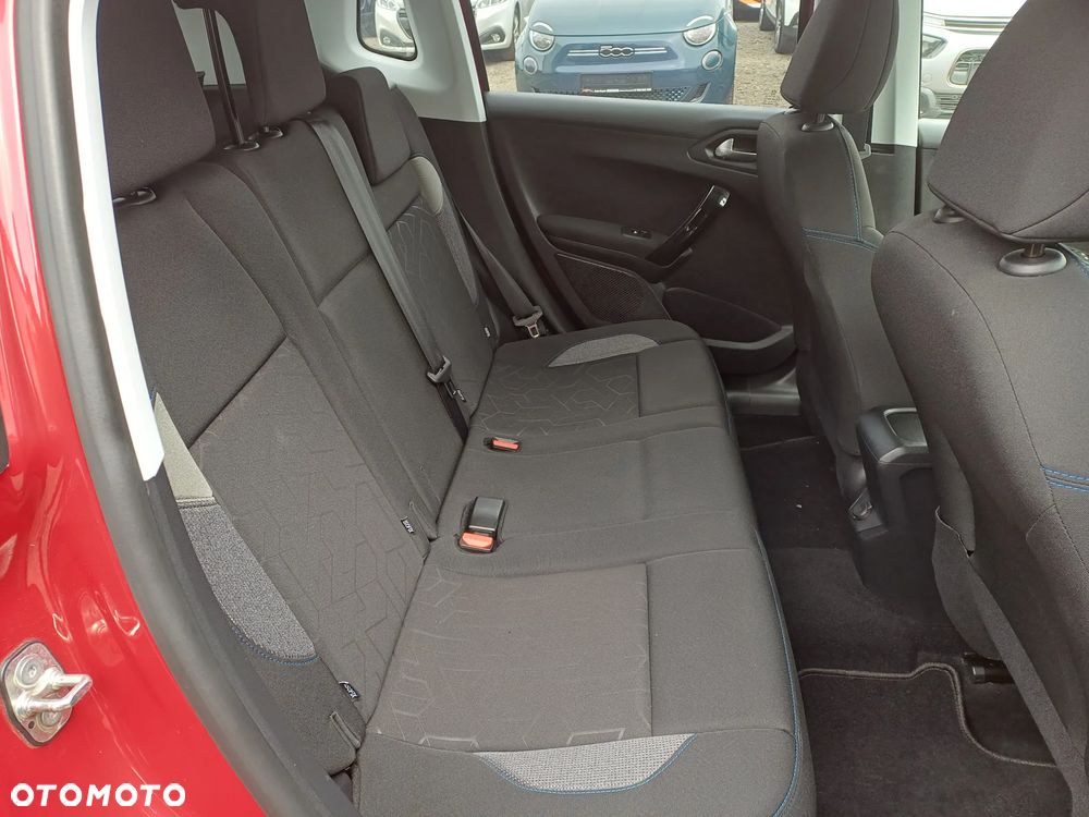 Peugeot 2008 1.2 Pure Tech GPF Signature S&S EAT6 - 13