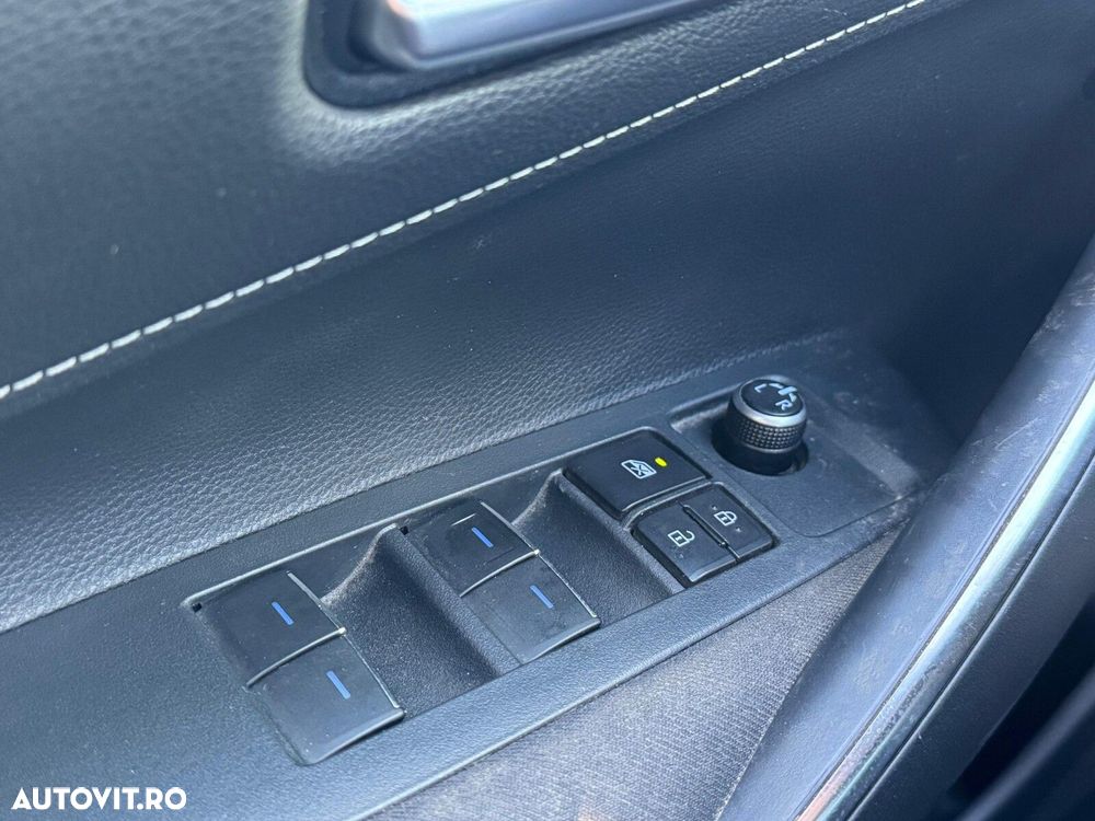 Toyota Corolla 2.0 HSD Dynamic interior Negru - 15