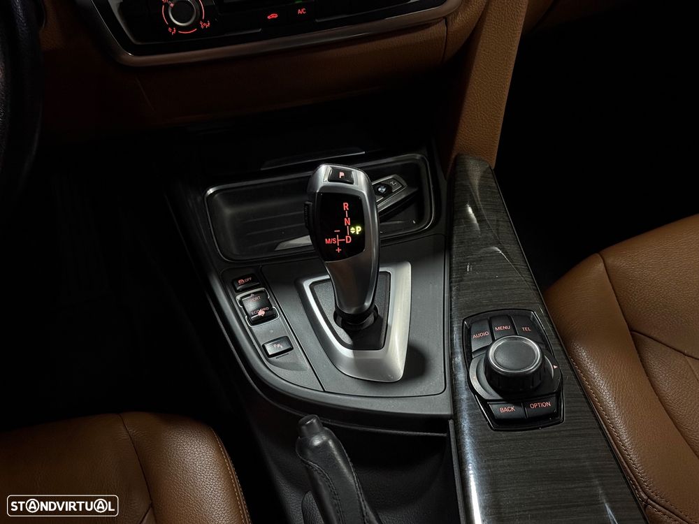 BMW 318 d Touring Auto Line Luxury - 11