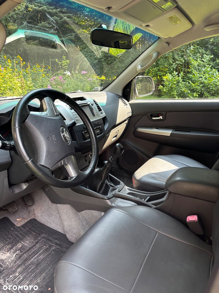 Toyota Hilux 3.0 D-4D SR5 - 8
