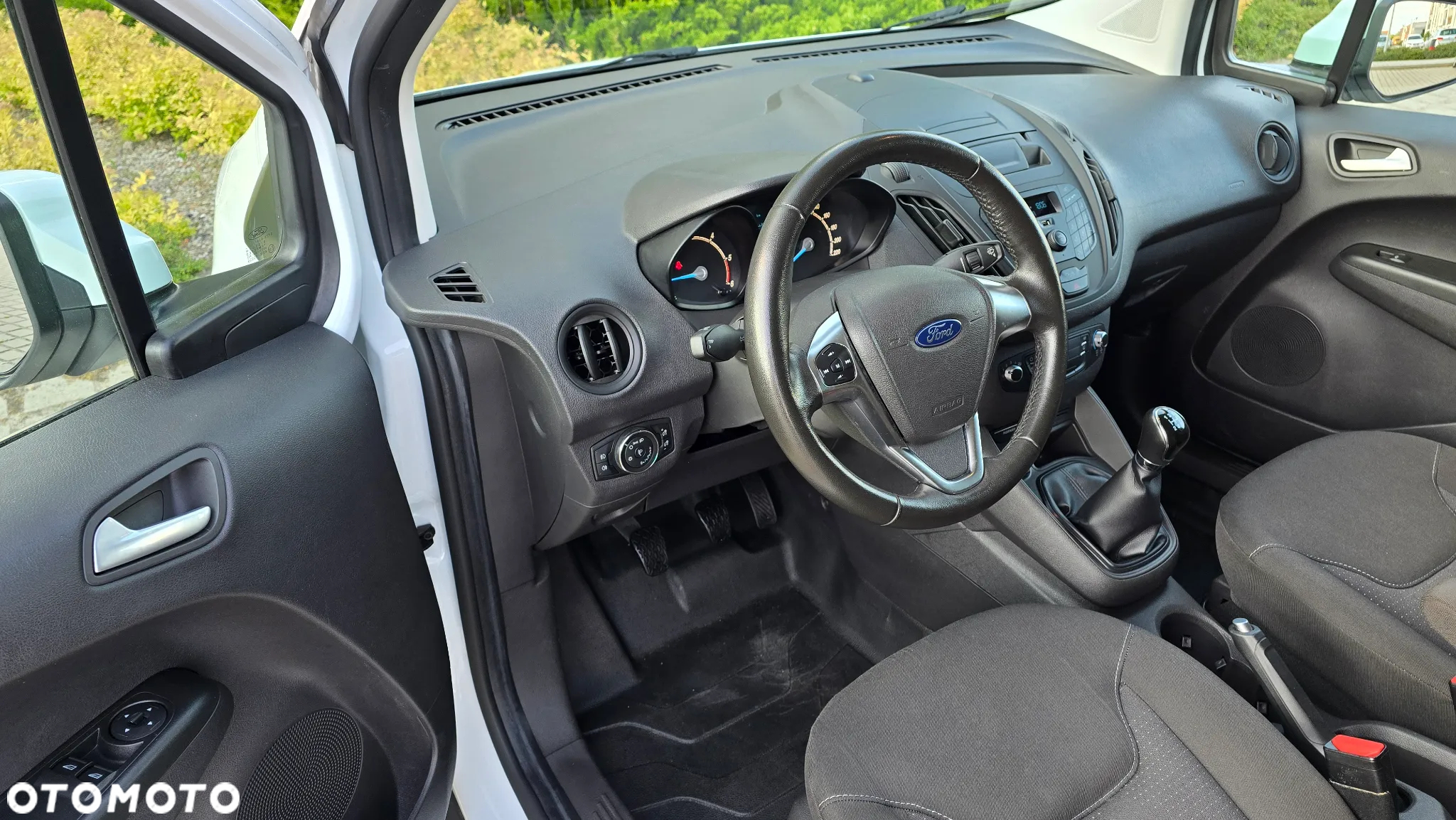 Ford Transit Courier - 9