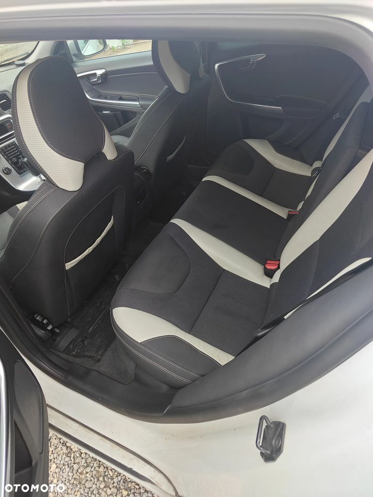 Volvo V60 D3 Geartronic RDesign - 8