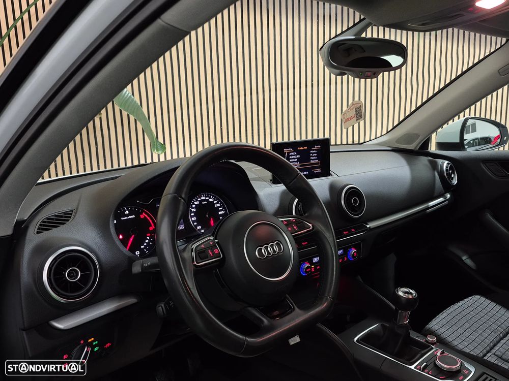 Audi A3 Sportback 1.6 TDI Attraction Special Edition - 15