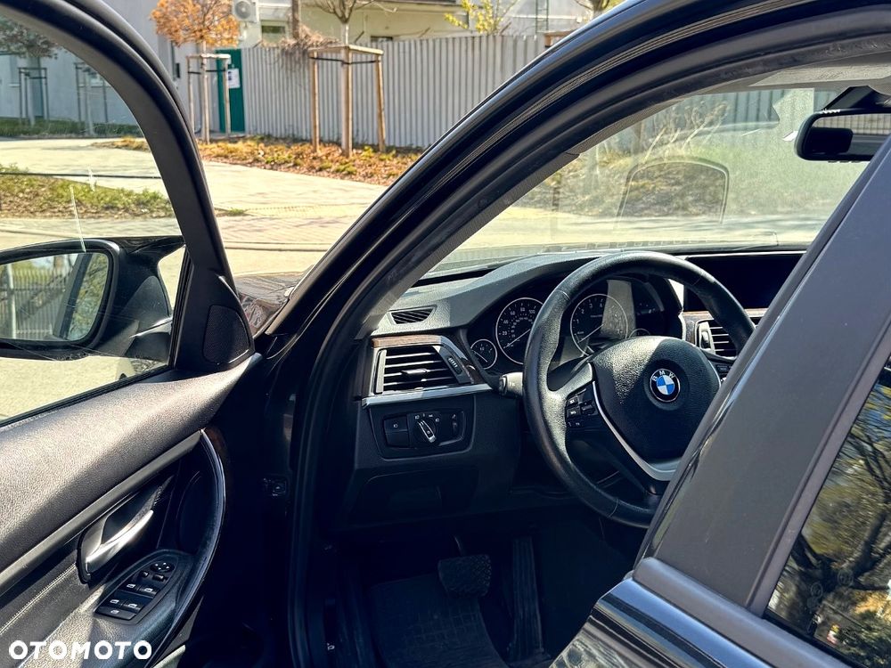 BMW Seria 3 328i xDrive - 24
