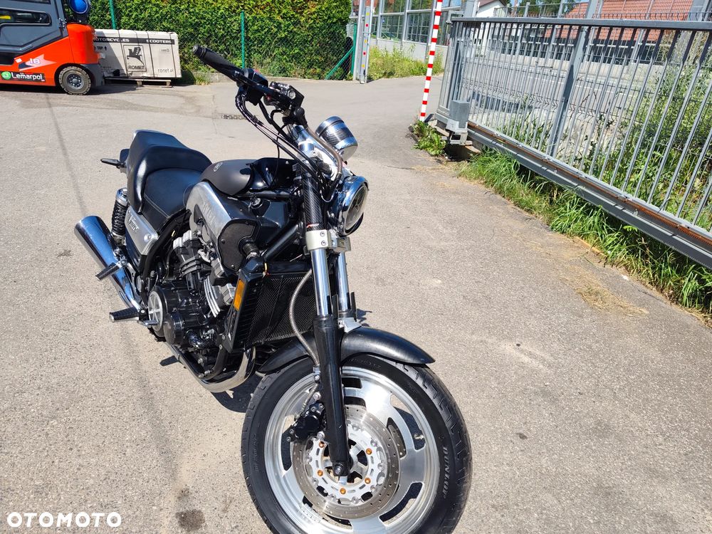 Yamaha Venture - 5