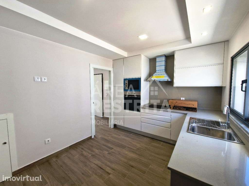 Moradia Geminada T3 c/Garagem e Terraço, na Quinta do Conde - Grande imagem: 5/21