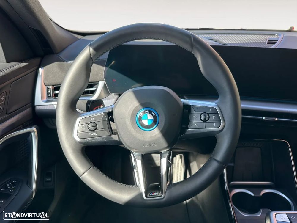 BMW iX2 eDrive20 - 13