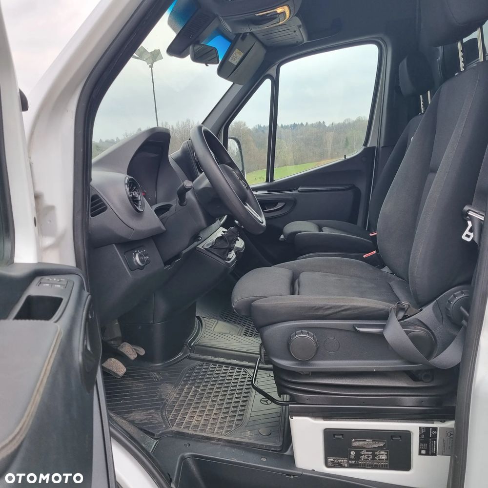 Mercedes-Benz Sprinter - 15