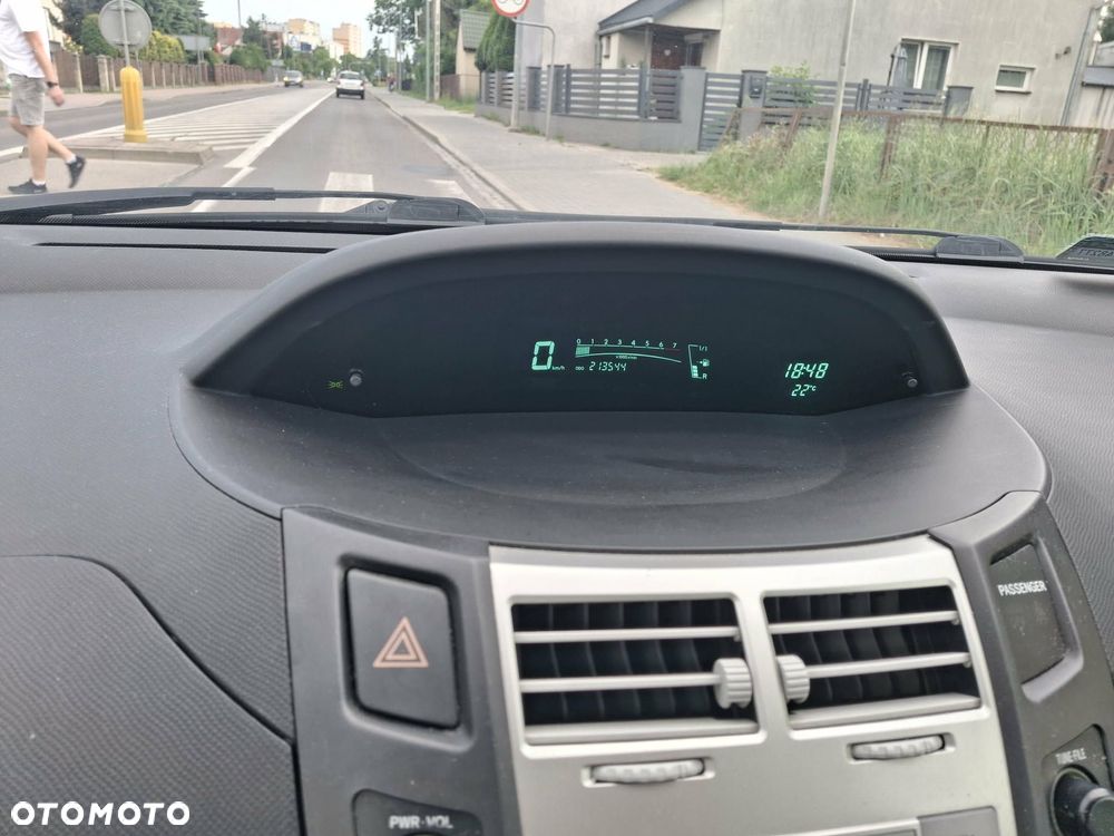 Toyota Yaris 1.3 Sol - 10