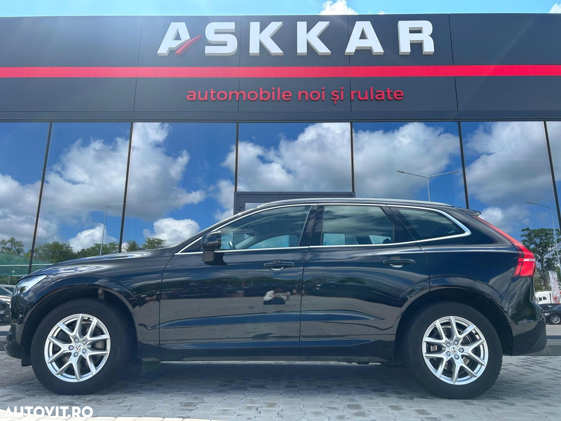 Volvo XC 60 B4 MHEV AWD Momentum Pro - 8