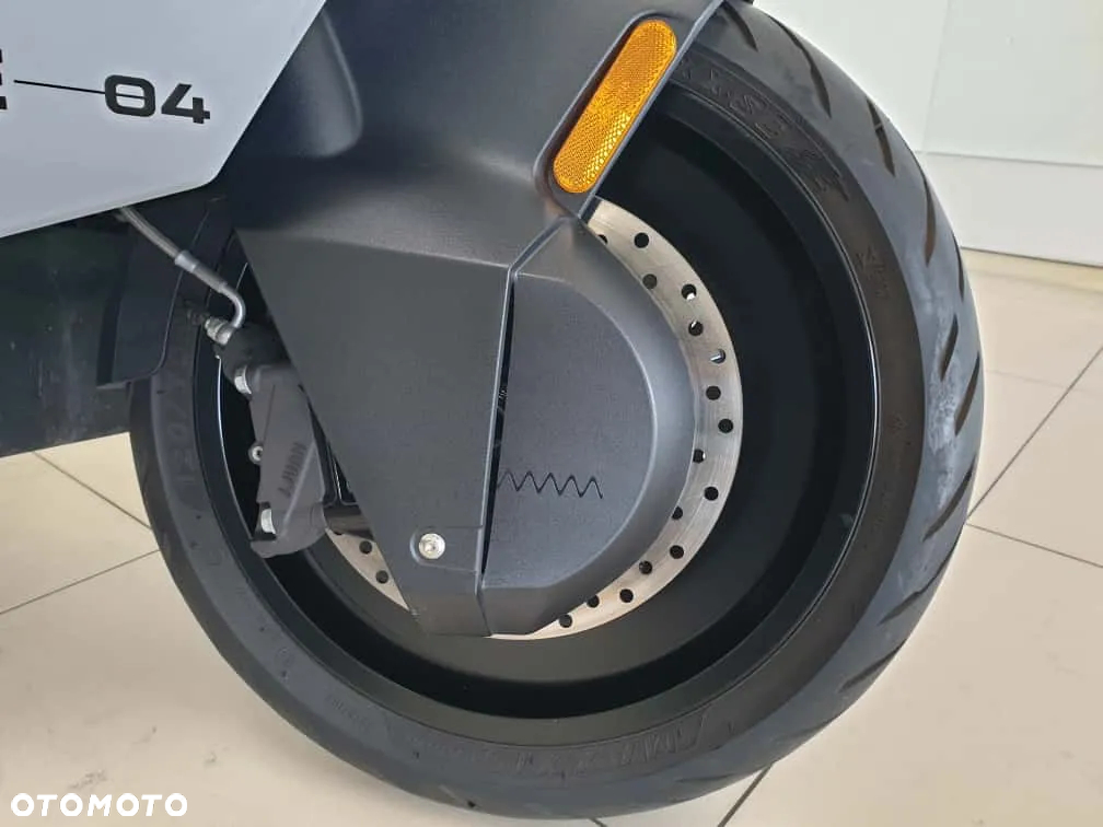 BMW CE 04 - 19