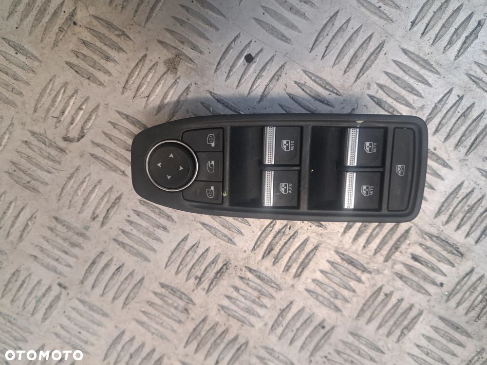 PANEL SZYB PRZEŁĄCZNIK LEWY PRZÓD RENAULT CLIO V - 5
