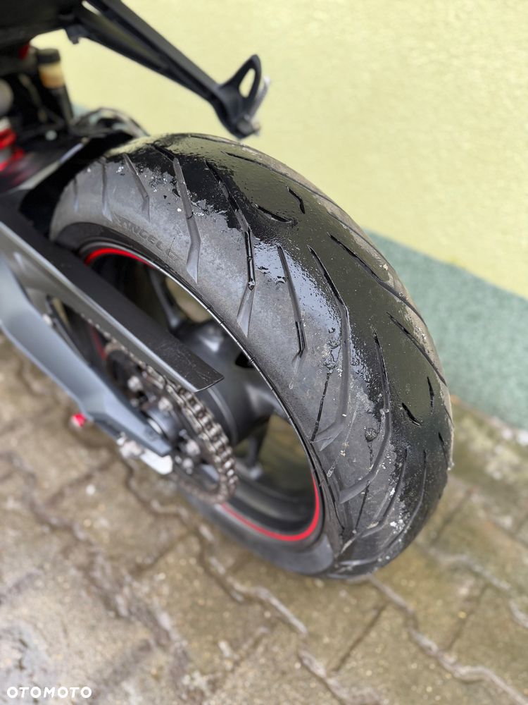 Triumph Street Triple - 21