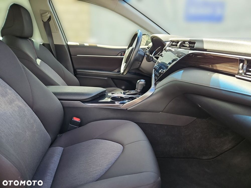 Toyota Camry - 22