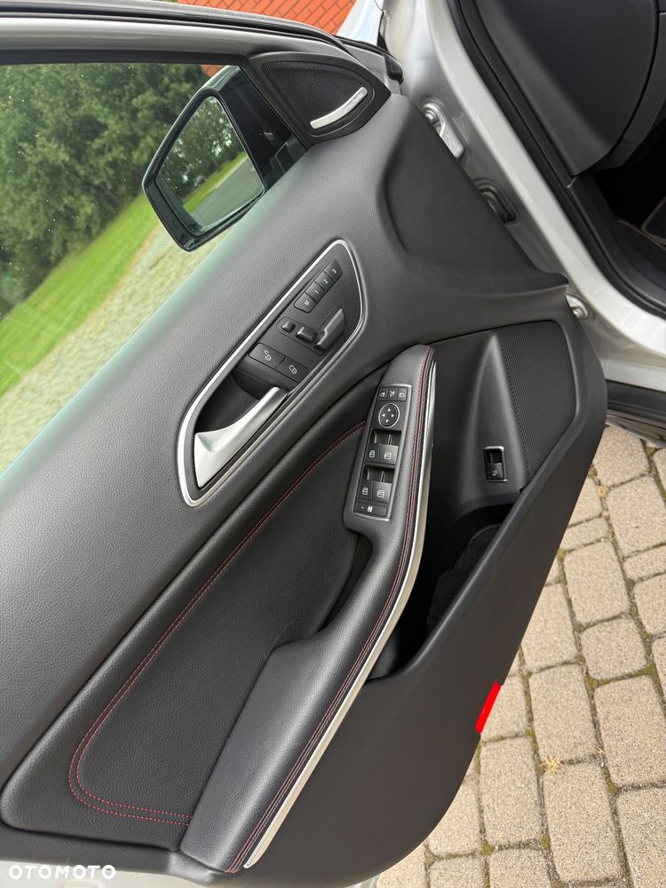 Mercedes-Benz GLA - 14