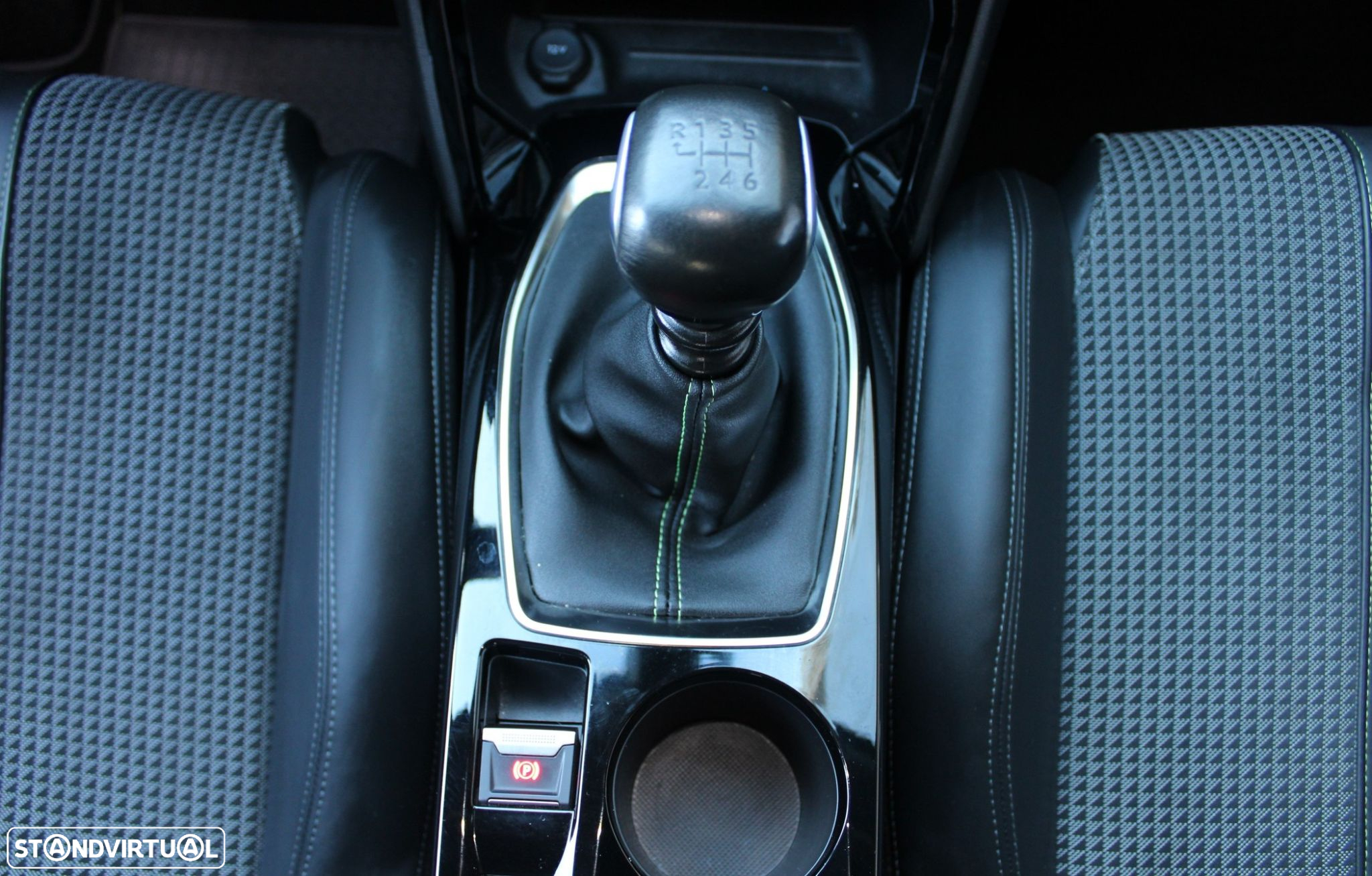 Peugeot 2008 1.2 PureTech GT Line - 40