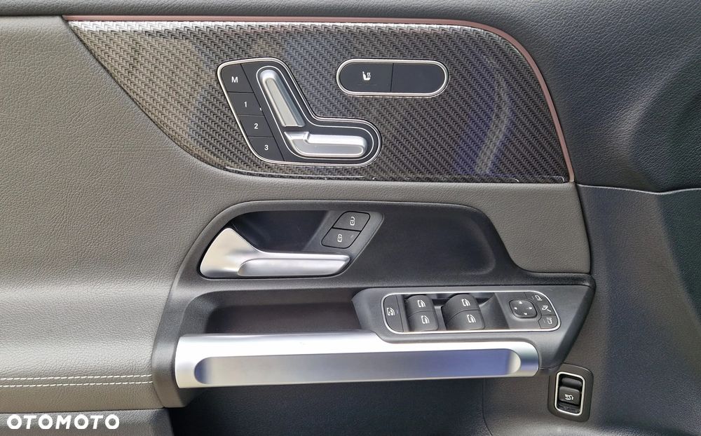 Mercedes-Benz GLB - 14