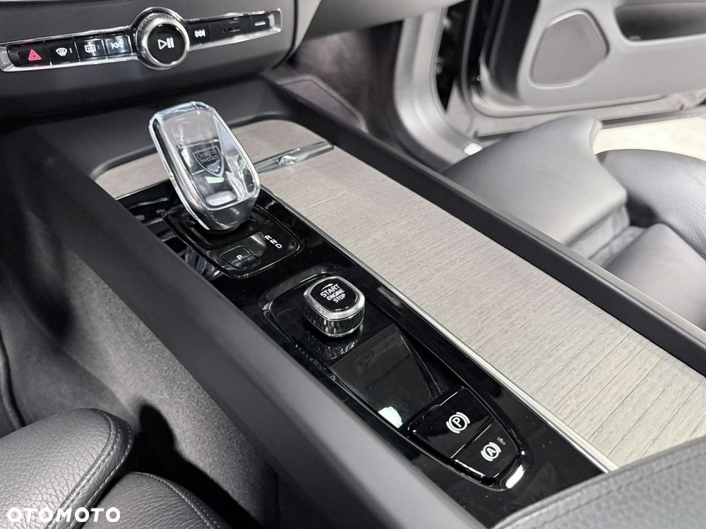 Volvo XC 60 T8 Plug-In Hybrid AWD Inscription Expression - 33