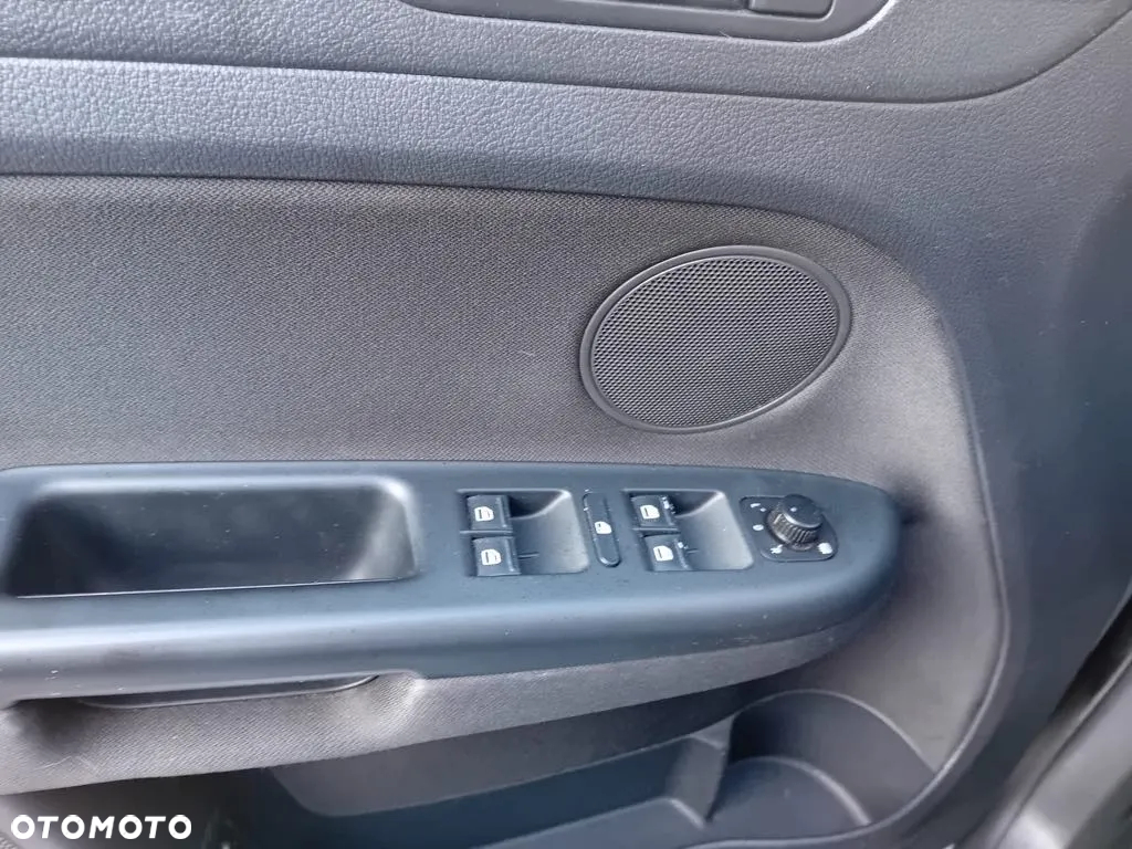 Volkswagen Golf Plus - 12