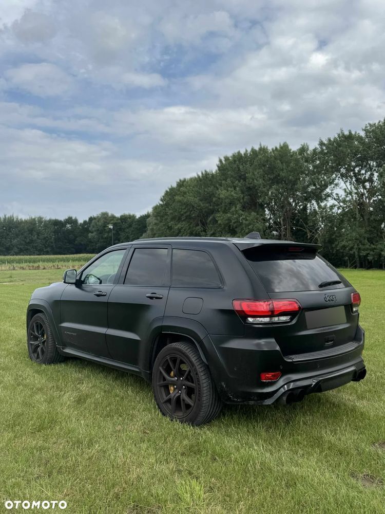 Jeep Grand Cherokee - 12