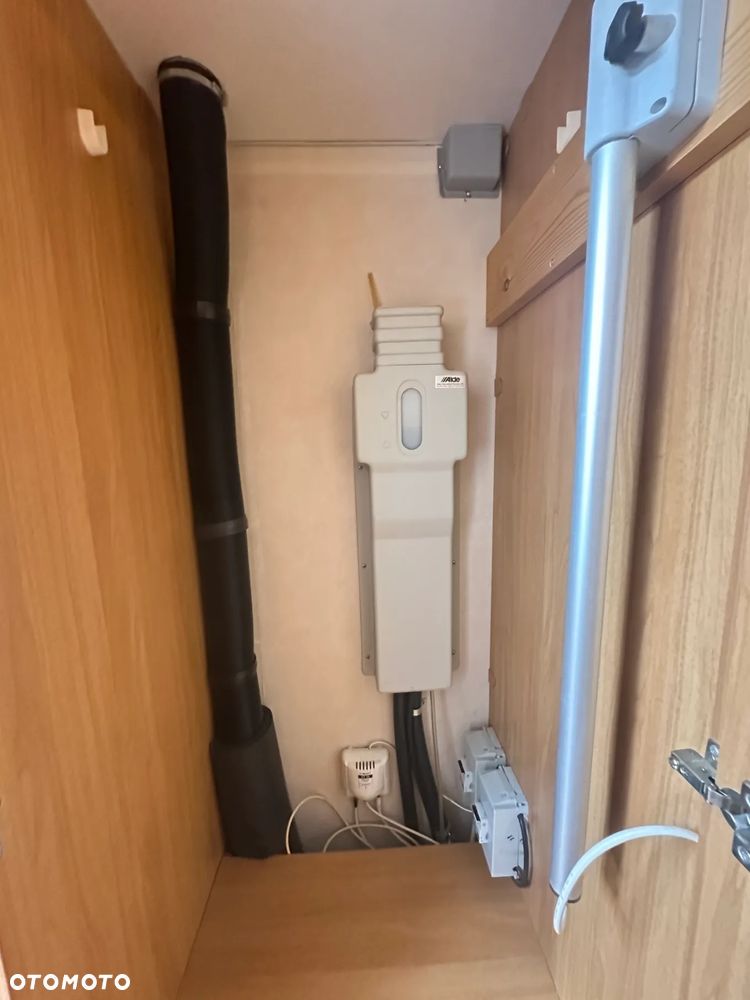 Adria CLASSICA 743 UP z ALDE , dużą markizą. 6/7 osobowa - 29