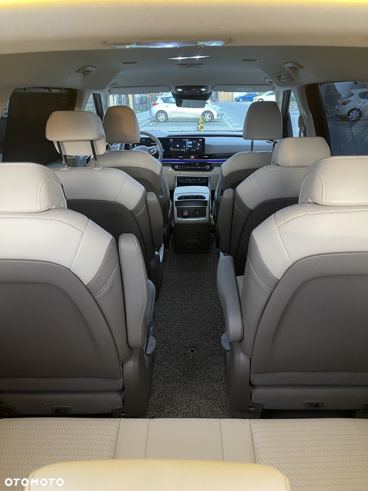 Kia Carnival - 21
