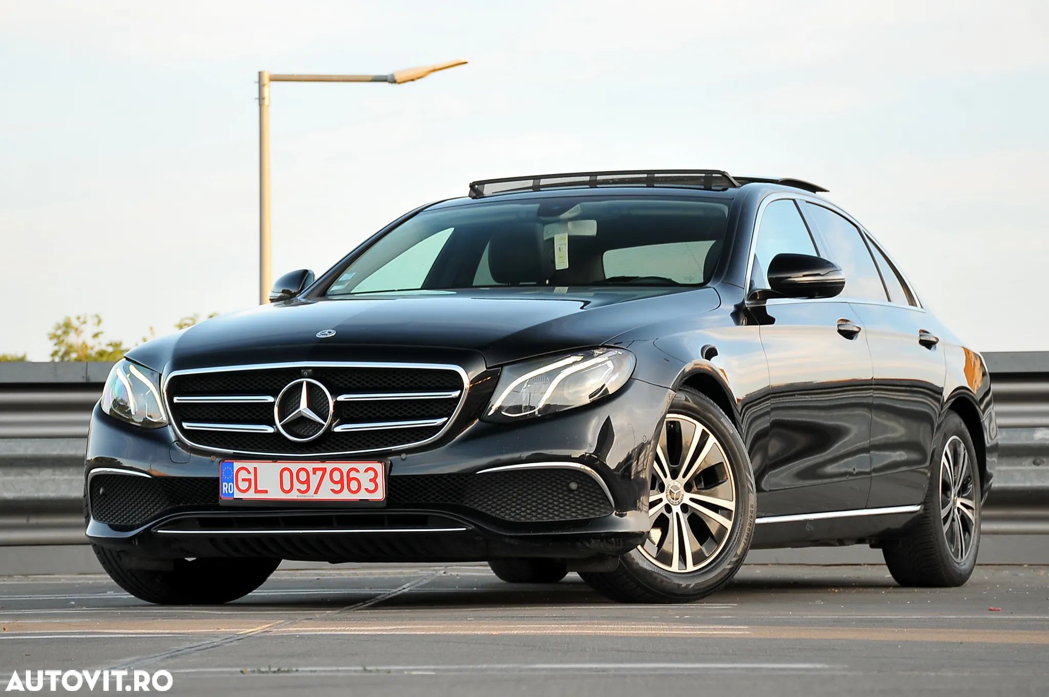 Mercedes-Benz E 220 d 9G-TRONIC - 1