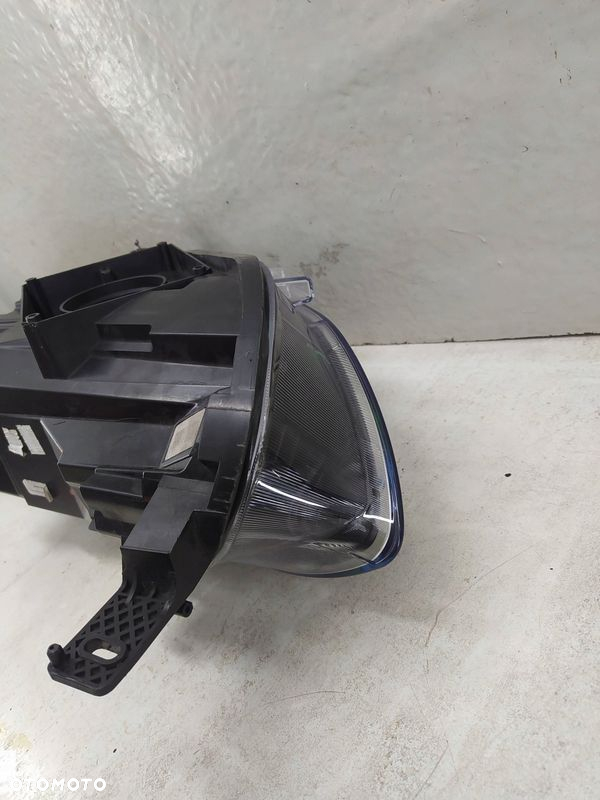 Ford Fiesta MK8 17- prawa lampa przednia przód reflektor - 13